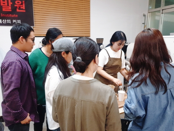 다독다독 프로그램에 참여중인 수강생 모습