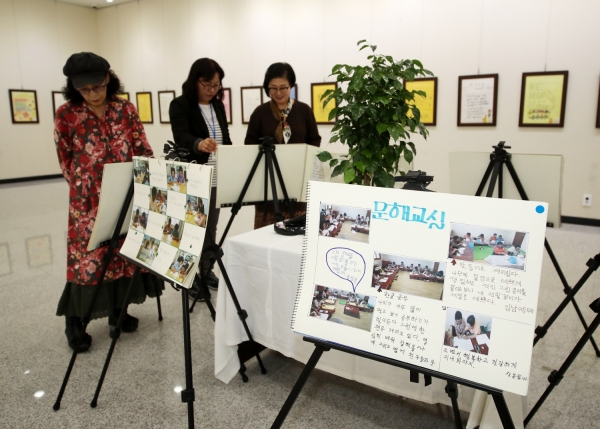 충남 문해교육한마당 수상작 등 총 54점의 작품 전시 (전시회 모습)