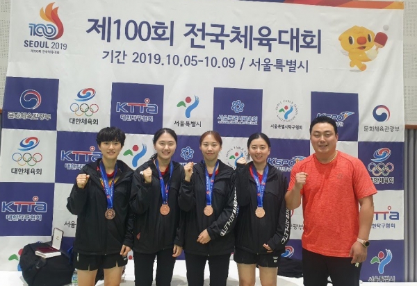 단체전 동메달을 획득한 공단 탁구팀