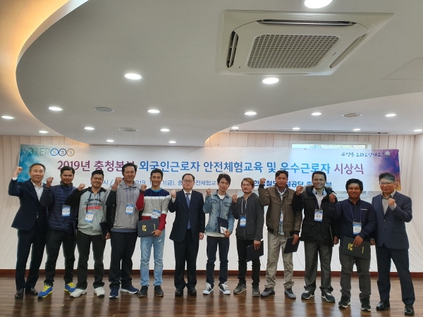 11일 산업안전보건공단 교육장(공주 소재)에서 철도건설 현장 외국인 근로자 80명을 대상으로 안전체험교육 시행