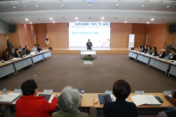 공약이행 점검위한 시민참여단 회의 모습