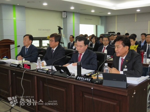 충청권 교육청 국정감사장 모습. (왼쪽부터) 설동호 대전교육감, 최교진 세종교육감, 김지철 충남교육감, 김병우 충북교육감