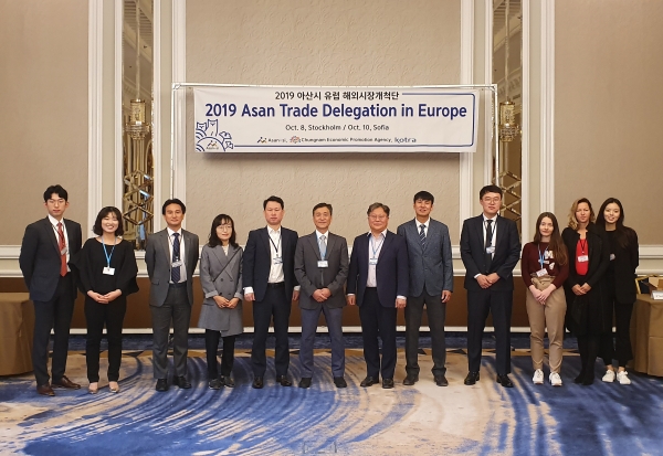 스웨덴 불가리 무역사절단 기념촬영
