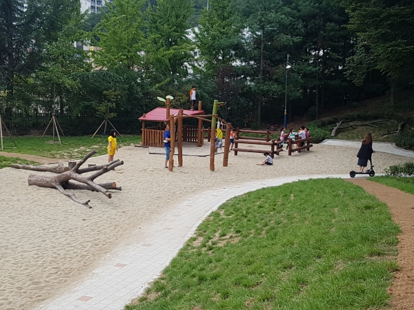 용푸름놀이터 전경