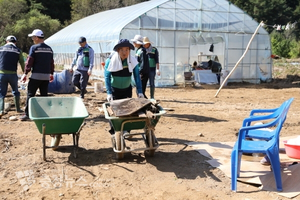 계룡시의회, 태풍피해지역 울진군 찾아 봉사활동