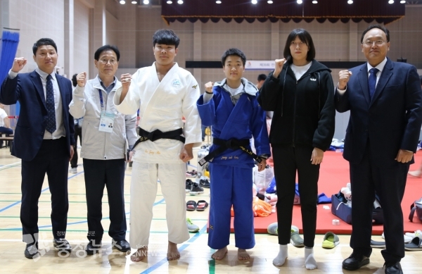 조상호 세종시 정무부시장과 선수단