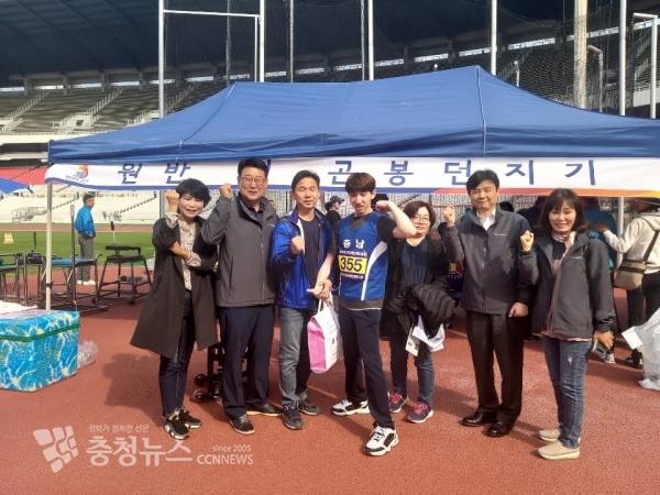 원반던지기에서 금메달을 딴 보령정심학교 표상호 선수(왼쪽에서 네 번째)