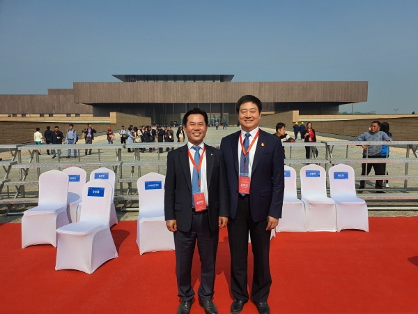 제2회 세계고도포럼 참석 장면  (박정현 군수-유완강 낙양시장).