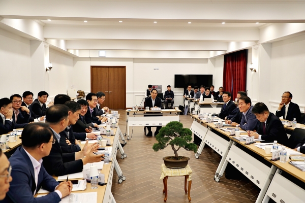 23일 충북증평에듀팜특구에서 현장중심정책을 발굴하고 혁신성장을 이루기위한 제5차 현장경영회의를 개최했다