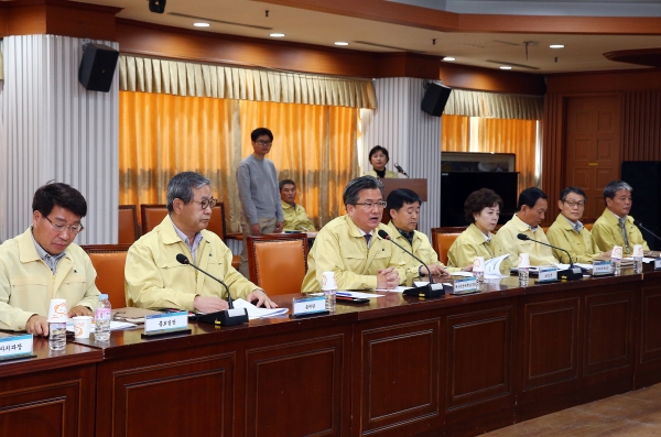 28일 구청 대회의실에서 정용래 유성구청장 주재로 대형화재 및 건축물 붕괴 대응 토론훈련 실시