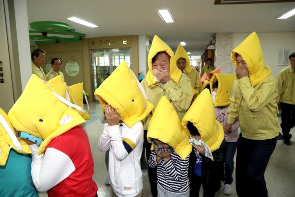 29일 오전 대전상원초에서 지진화재 발생에 따른 대피훈련 및 유관기관 합동대응훈련 실시