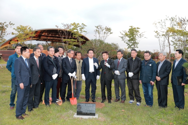 단재 신채호 선생 모과나무 식재 기념사진