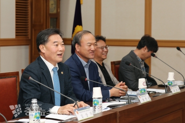 남진근 대전시의회 운영위원장이 정책토론회에서 발언하고 있다.