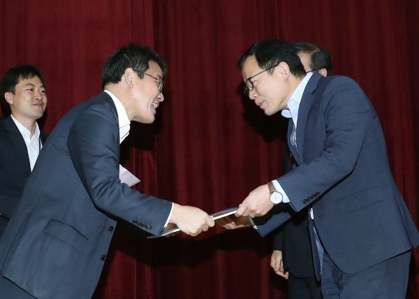 공공서비스혁신 경진대회 대통령상 수상 모습