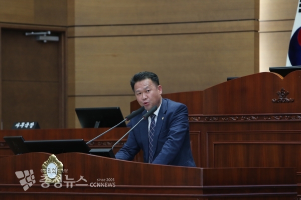 시정질문 하는 권오중 천안시의회 의원