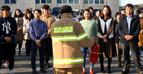 화재대비 합동 소방훈련 - 소방기 사용법 교육