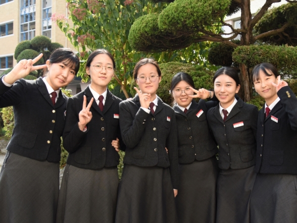 대전여상지역인재합격 학생들(왼쪽부터 3학년 송연서, 유지인, 김유빈, 양희진, 장은희, 손다영)