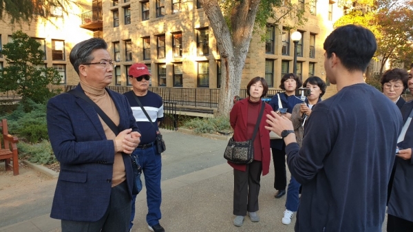 4일(현지시간) 스탠포드 대학교에서 방문단이 현지 유학생에게 스탠포드 대학의 산학협력 체계와 학내 창업 문화 등에 대해 설명을 듣고 있다.