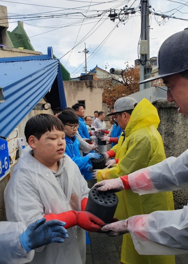 남중회, 용두동 연탄기탁