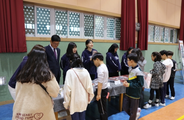 꿈나래교육원, 대전태평초, 대전글꽃중 마을 공동체 자선 바자회 실시