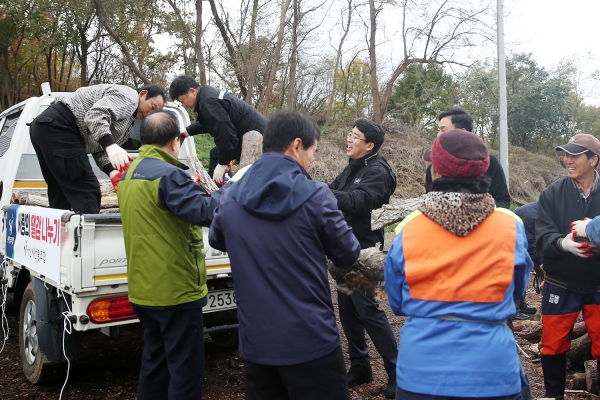 사랑의 땔감 나누기 행사 모습