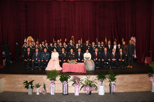 자율방범연합대장 이취임식 후 기념촬영