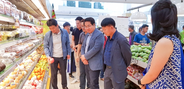 아산 맑은배 판촉행사에 참여한 오세현 아산시장과 수출 개척단