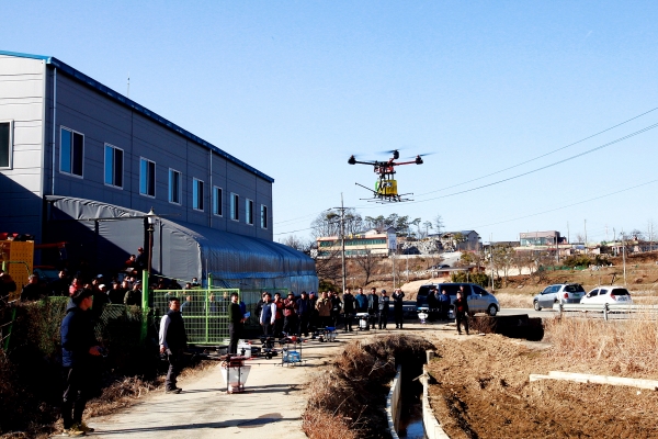 농업용 드론 시연 사진