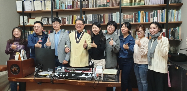 지난 20일, 전국 지자체에 파견근무 중인 중국 공무원 8명이 대전 서구 만년동 허혁한의원을 방문하여 한방체험을 했다