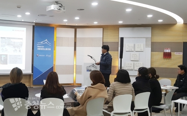 행정중심복합도시건설청은 ‘복합편의시설 건립 제3공사’ 추진경과 및 향후계획 등을 설명하는 주민 설명회를 25일 세종1번가에서 개최했다. (행복청 제공)
