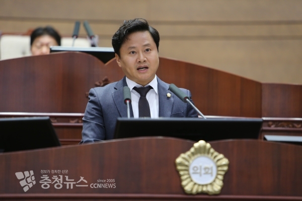 5분 발언하는 천안시의회 이은상 의원
