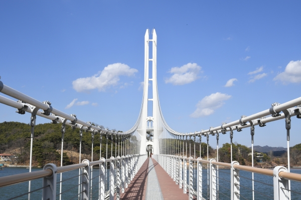 예당호 출렁다리