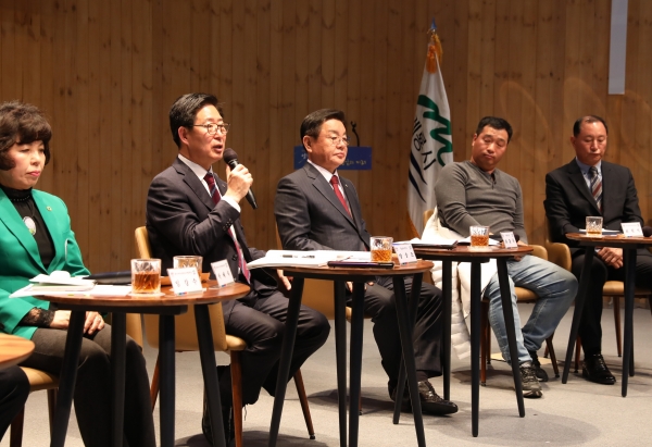 양승조 도지사 계룡시 방문(계룡시민과의 공감토크 진행 장면)