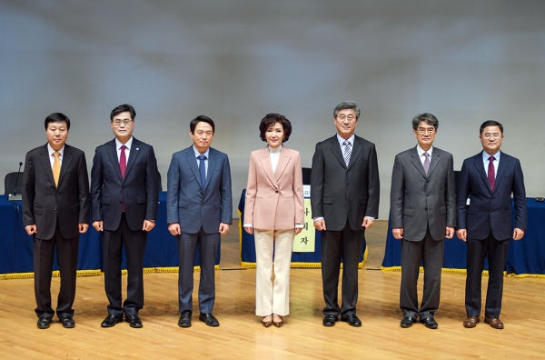 충남대학교 제19대 총장임용후보자 선거 실시-1(왼쪽부터 김정겸, 박종성, 송민호, 이진숙, 김기수, 김영상, 서동일 후보)