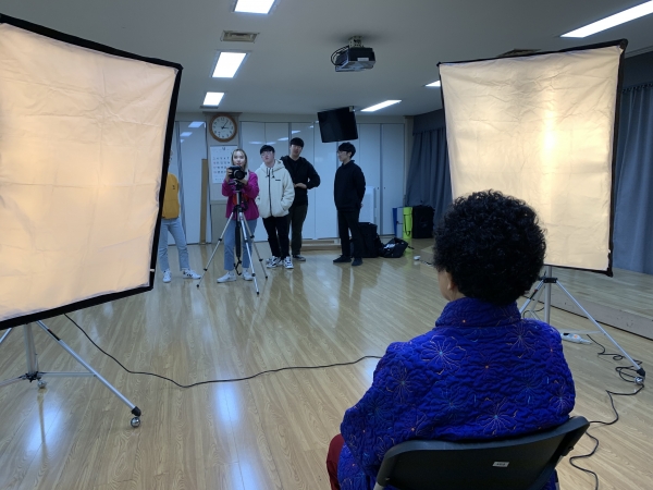 광고사진영상학과 장수사진 봉사활동 모습