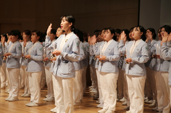 간호학과 나이팅게일 선서식 모습