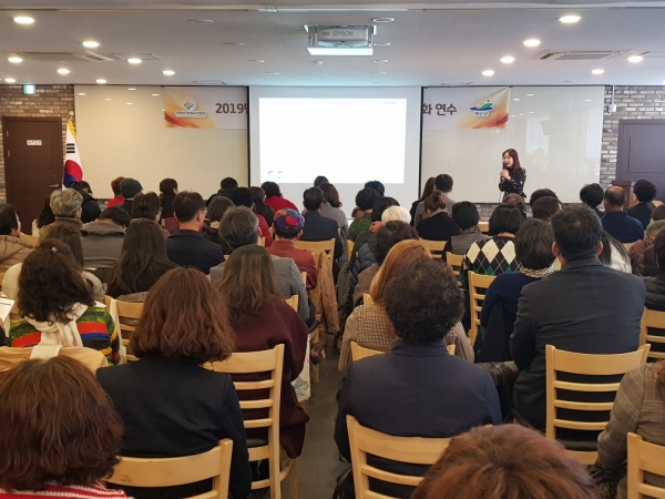 부천시 평생학습센터 원지윤 강사의 강의 모습