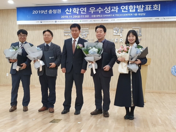 중소벤처기업부 청장상 수상/ 맨 오른쪽 여성분 김지민씨