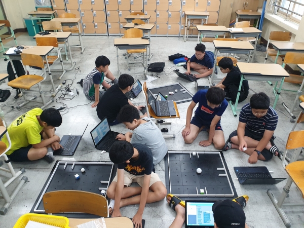 충남중 SW교육 선도학교 학생 체험 프로그램(햄스터 로봇 축구).