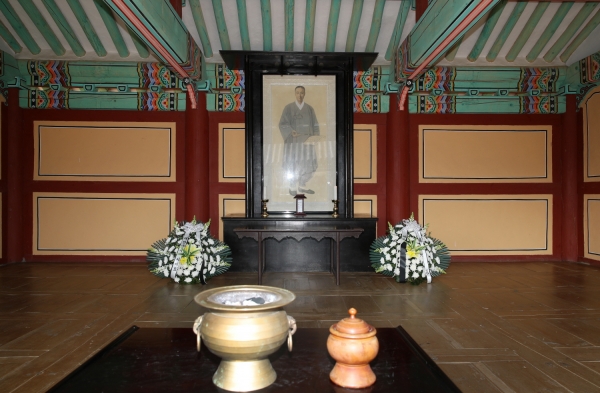 옥파 이종일 사당