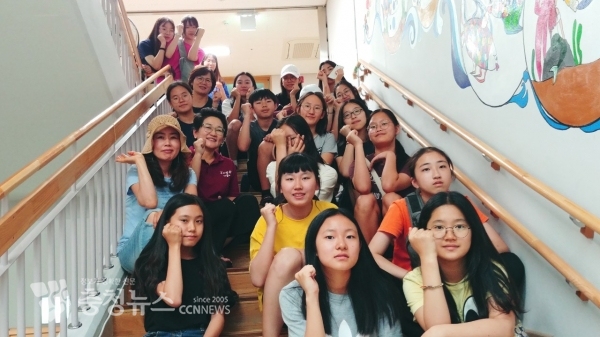 세종시교육청 마을교육공동체 동네방네프로젝트 ‘세디데코’팀의 단체사진