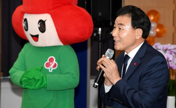 대전 중구, 희망 2020 나눔캠페인 순회모금행사에 참여한 박용갑 구청장