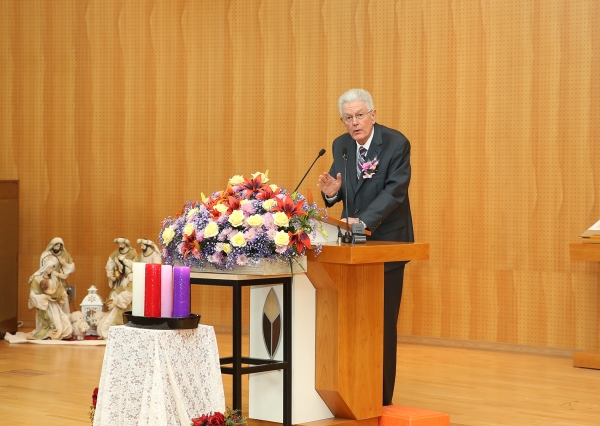 제25회 한남인돈문화상을 수상한 빌 무어 선교사가 수상소감을 말하고 있다.