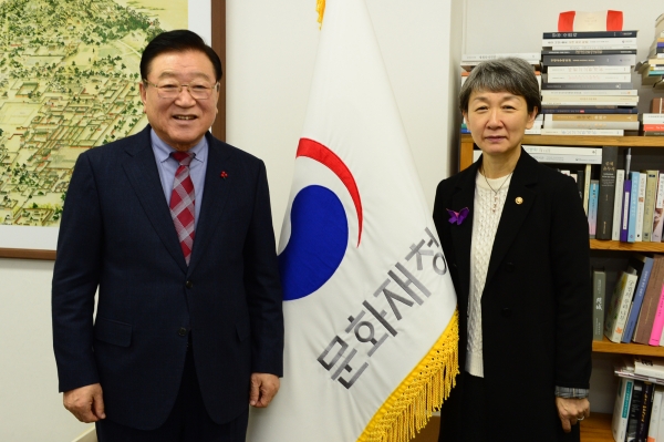 김석환 홍성군수 문화재청 방문 정재숙 문화재청과 기념사진