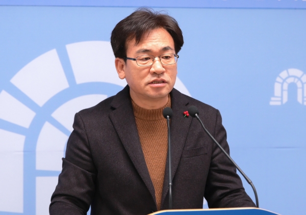 최인종 행정지원과장 제57차 정례브리핑 모습