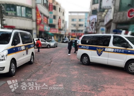 11일 경찰과 가스안전공사가 대전 서구 한 미용실에서 합동감식을 벌이고 있다.(시민제보자 제공)