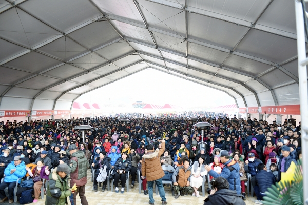 양촌곶감축제에 몰린 구름 인파.