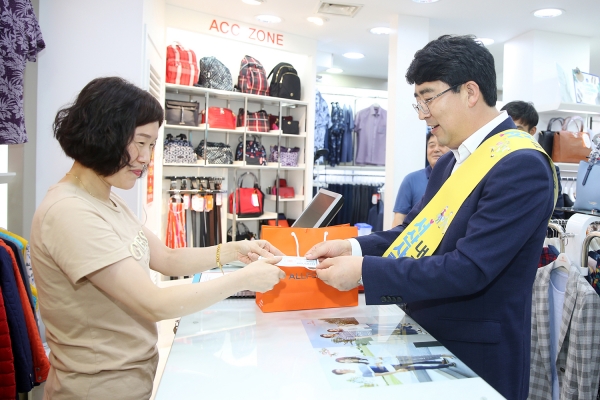 맹정호 서산시장 서산사랑상품권 사용 시연