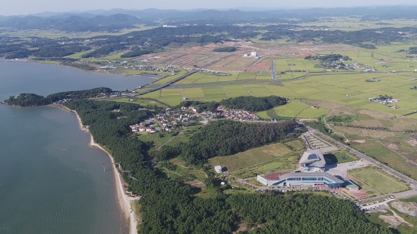 해양바이오 산업화 인큐베이터 정부 예산 확보(해양바이오 클러스터가 조성될 장항산단 및 해양생물자원관 항공사진)