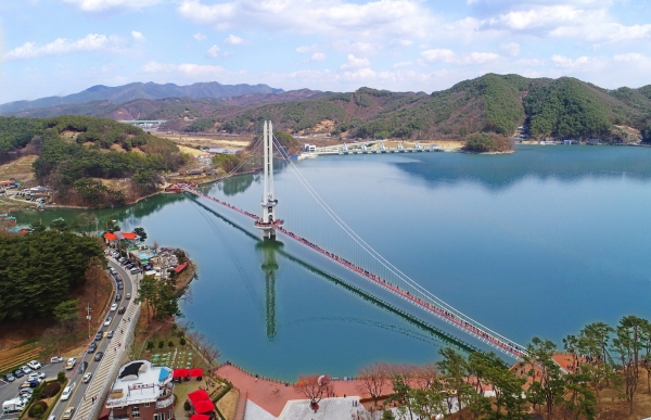 예당호 출렁다리